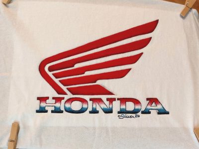 Honda Logo in den Farben der Transalp 2023